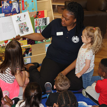 teacher reading to group of kids in classroom